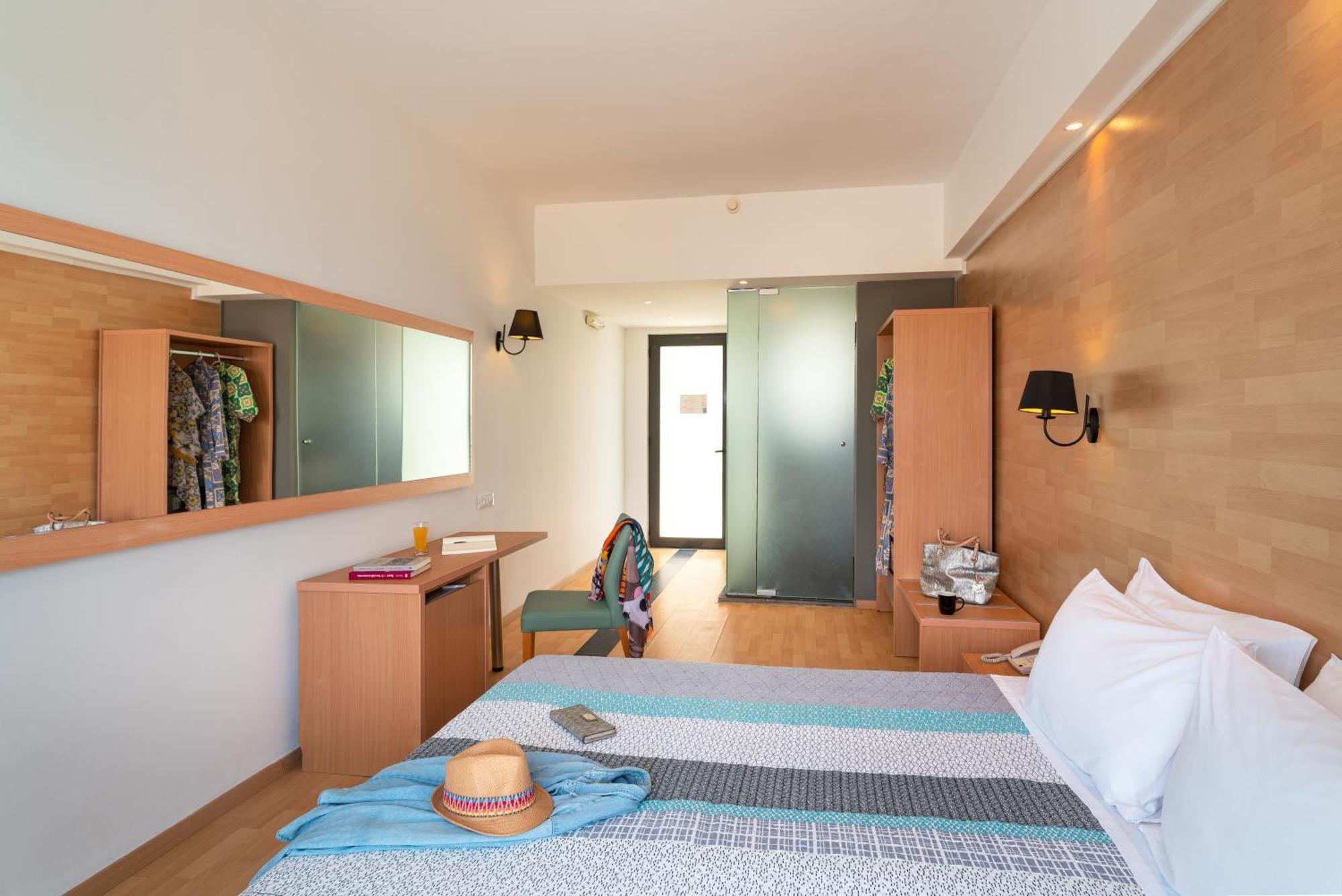 Hotel Ampelia Sea Side
